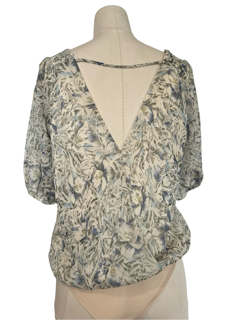 ASTR Women's Short Sleeves Wrap Blouse with Bodysuit Snaps in‎ Ivory Floral  M